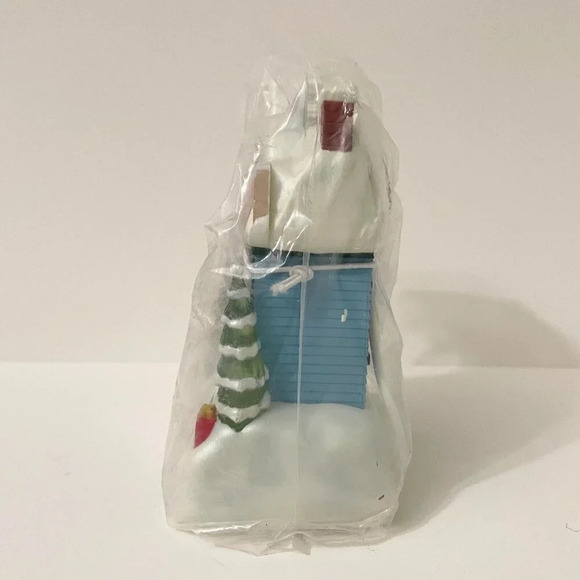 2009 Hallmark Ornament Light and Music Caroling Cottages Seasons  Greetings - Picture 13 of 16